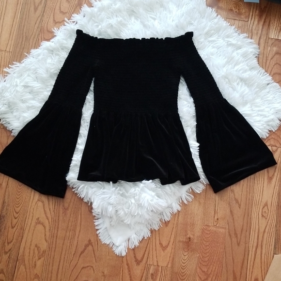 Scripted Black Puckered Velvet Bell Sleeve Top - Picture 2 of 5